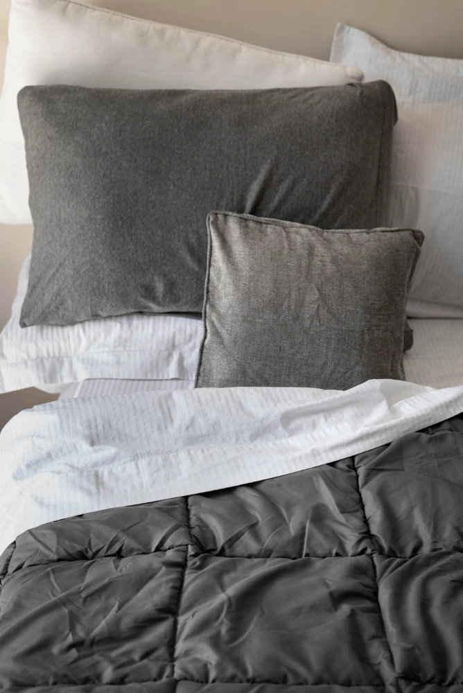Cama matrimonial cojines a medida